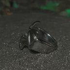 Soberano de las Sombras: Video de anillo de murciélago gótico en acero inoxidable pulido con estética vampírica y dark en Chile.