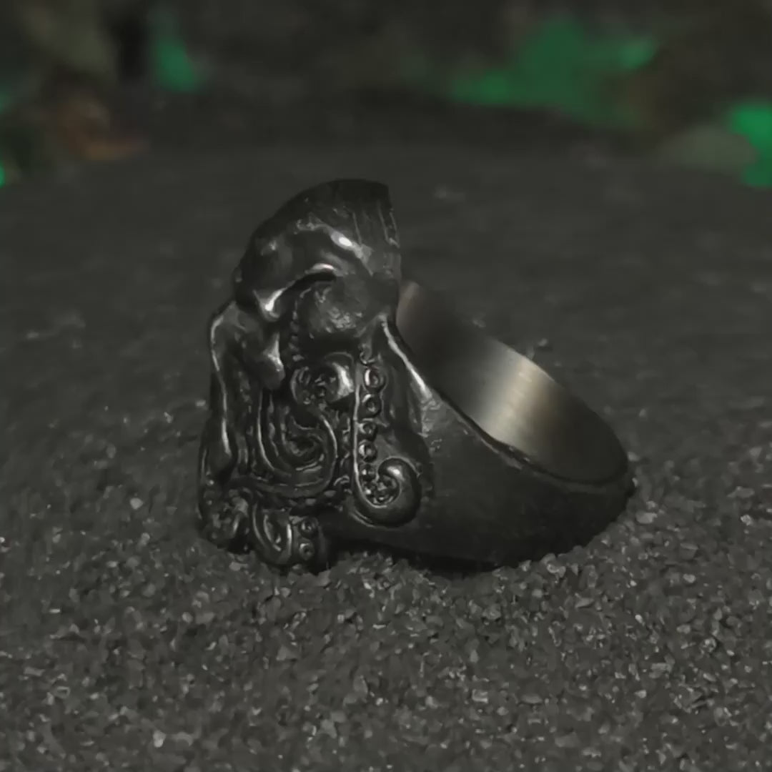 La Faz de Cthulhu: Video de anillo soberano del abismo inspirado en horror cósmico y literatura oscura en Chile.