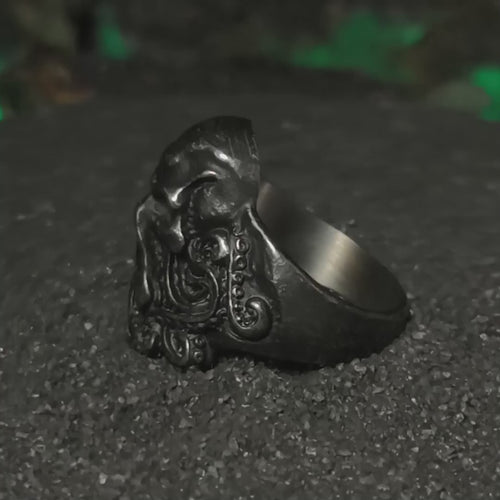 La Faz de Cthulhu: Video de anillo soberano del abismo inspirado en horror cósmico y literatura oscura en Chile.